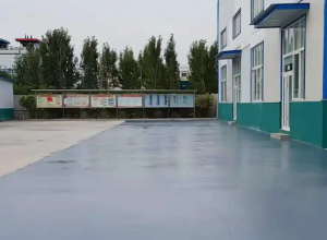 连云港彩色路面喷涂翻新的材料对冬季